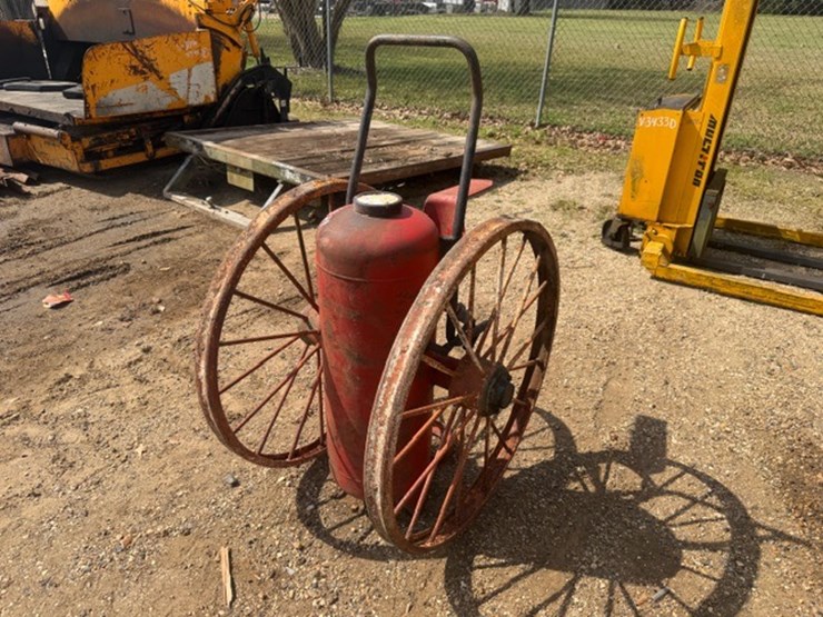 #6460-•-fire-extinguisher-image-2