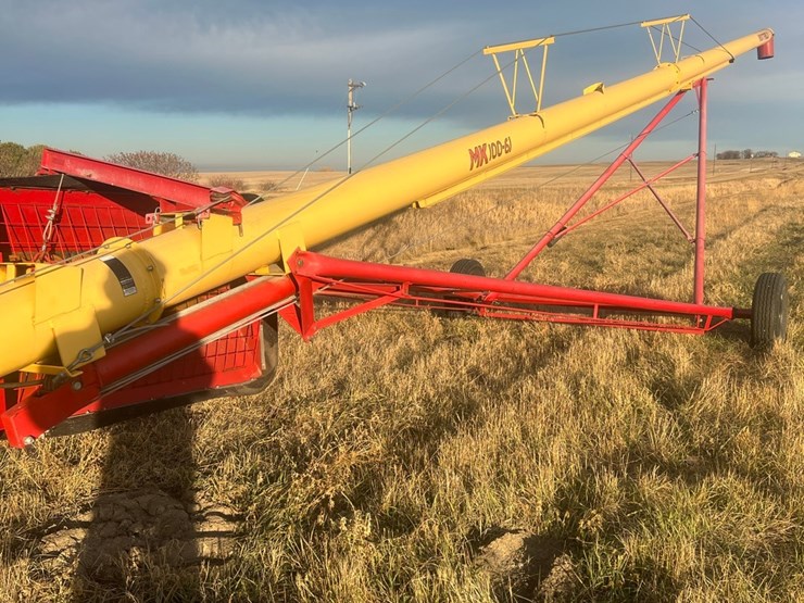 lot-37.-westfield-model-mk-100-61-grain-auger,-has-swing-out-hopper,-fully-pto-driven,-nice-shape,-newer-auger,-used-little-image-9