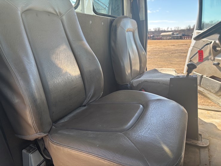 2005-sterling-lt8500-image-26