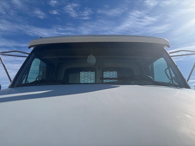 2005-sterling-lt8500-image-11