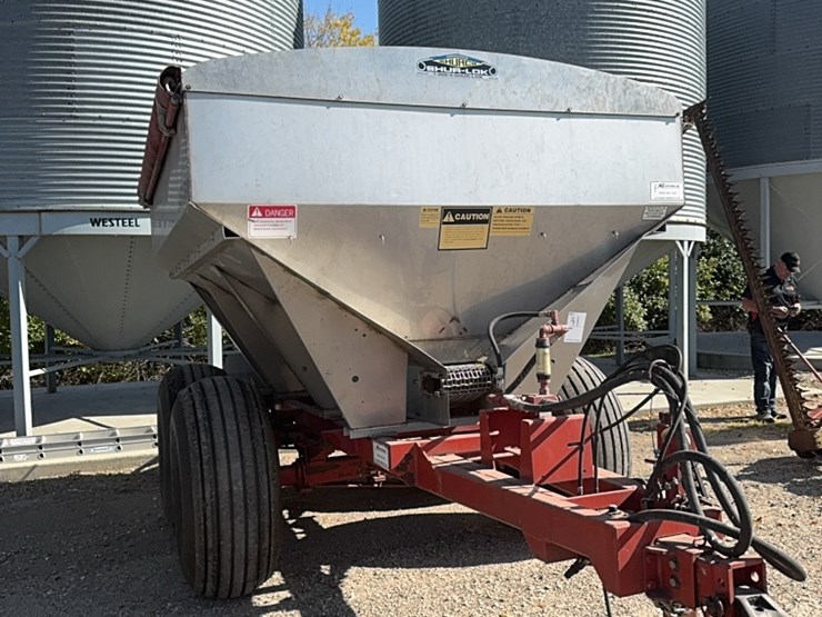 ag-–-800-stainless-steel-fertilizer-spreader,-fully-hydraulic-drive,-roll-tarp,-large-floatation-tires-￼￼-image-2