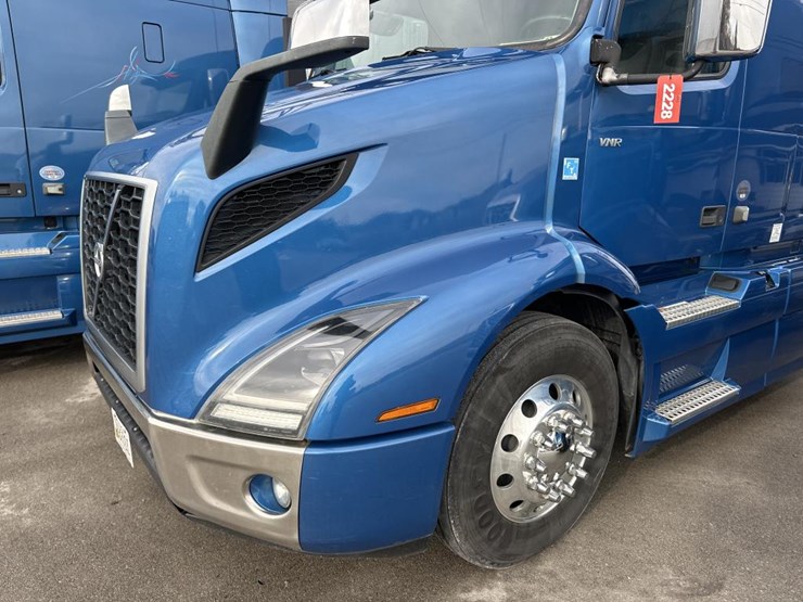 2020-volvo-10-image-9