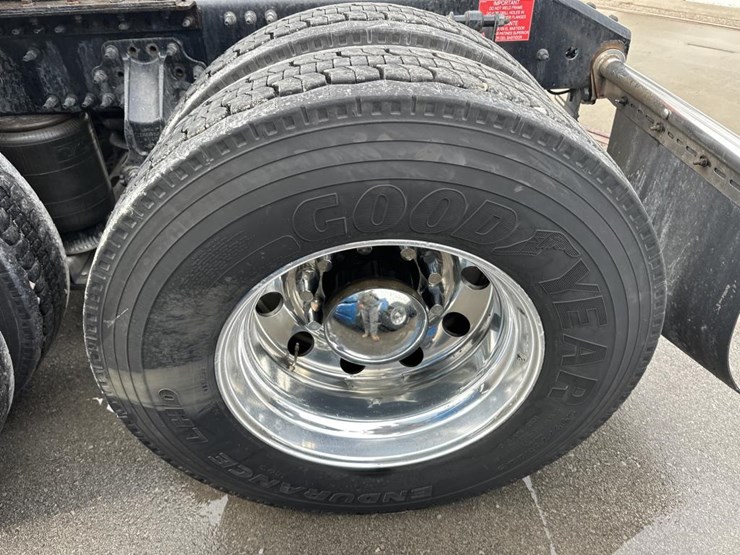 2020-volvo-10-image-57