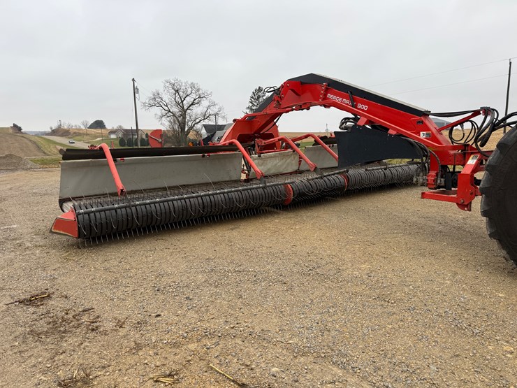 2011-kuhn-merge-maxx-900-image-1