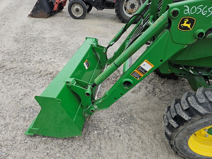 2023-john-deere-4052m-image-6