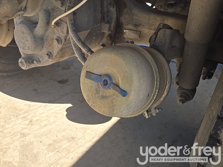 2017-freightliner-m2-106-image-49