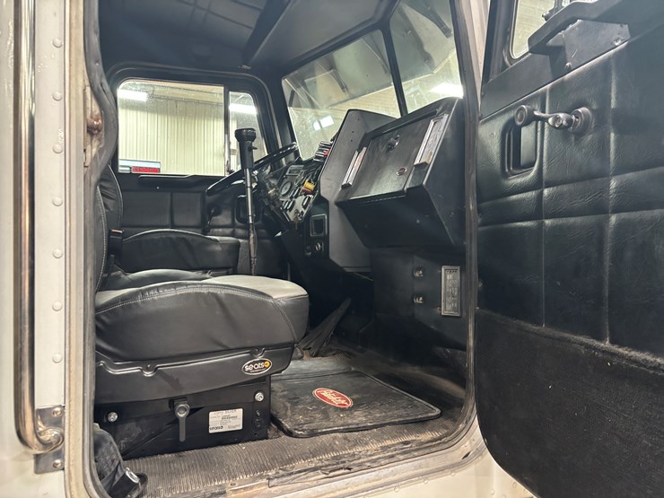 1987-peterbilt-379-image-31