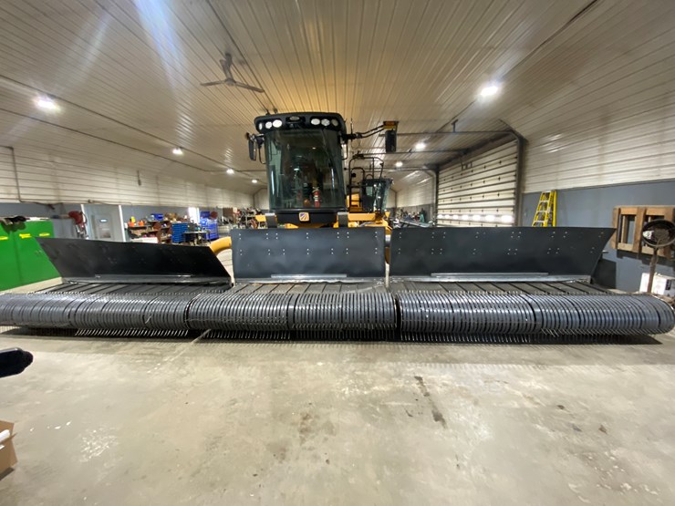 #135-•-2013-oxbo-4334-self-propelled-merger-(reedsville,-wi)-image-2