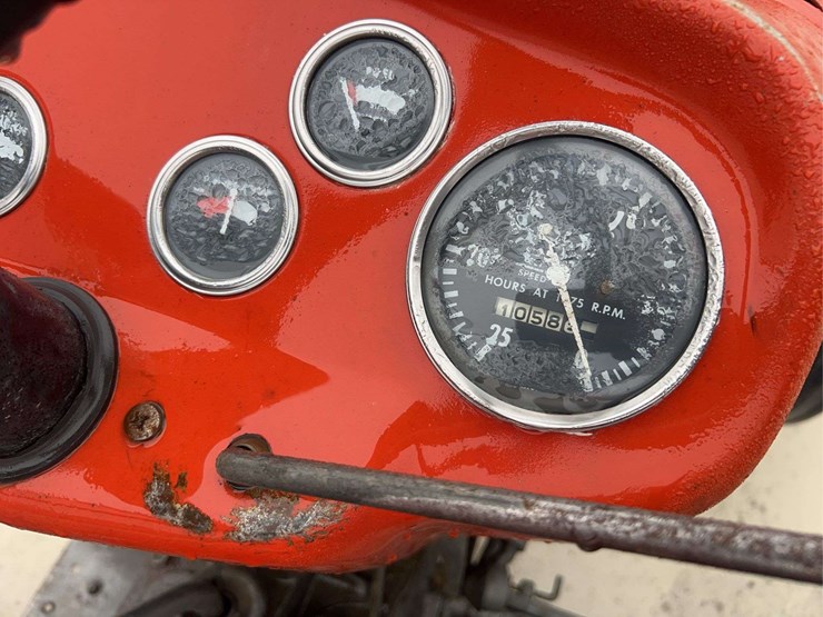 massey-ferguson-135-image-28