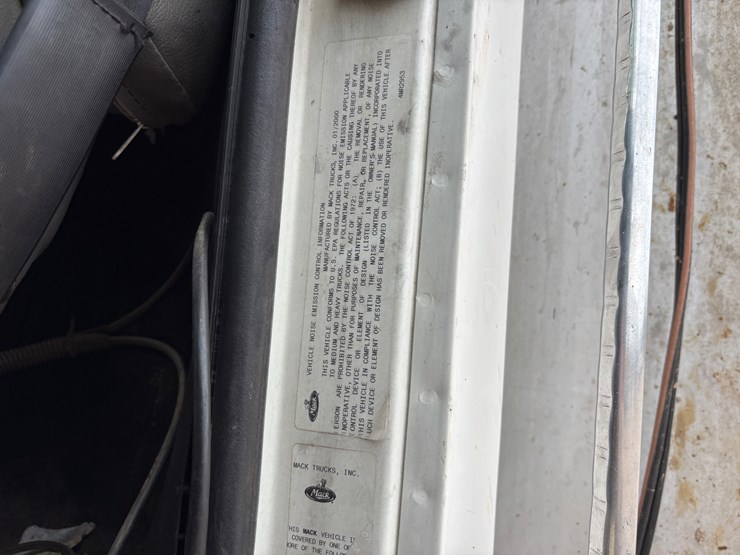 2000-mack-ch600-image-17