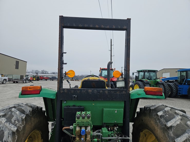 2014-john-deere-6105d-image-12
