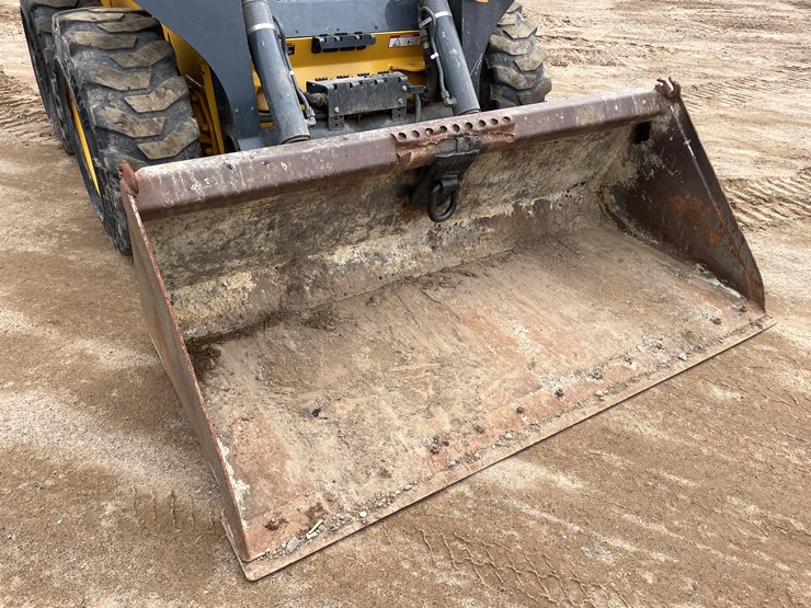 2019-john-deere-332-image-6