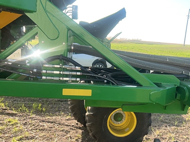 2018-john-deere-1910-image-23