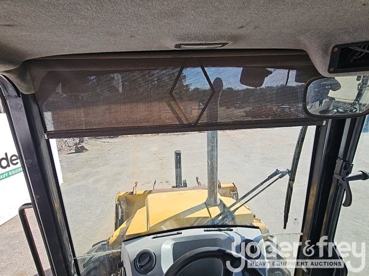 2017-caterpillar-415f2-il-image-42