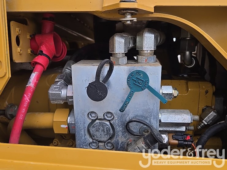 2015-caterpillar-12m3-image-57