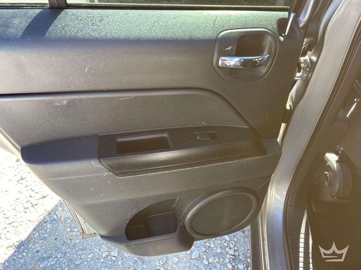 2015-jeep-patriot-sport-image-22