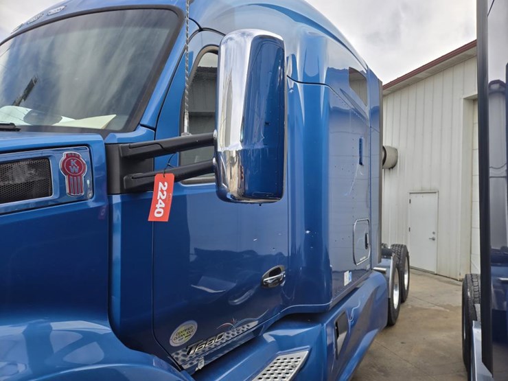 2018-kenworth-t680-image-13