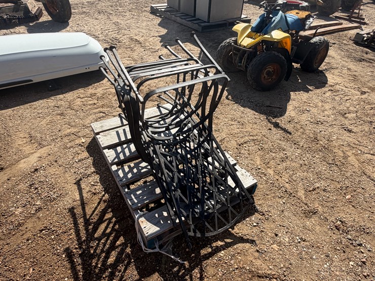 #33629-•-pallet-of-4-antique-genuine-wrought-iron-chairs-image-4