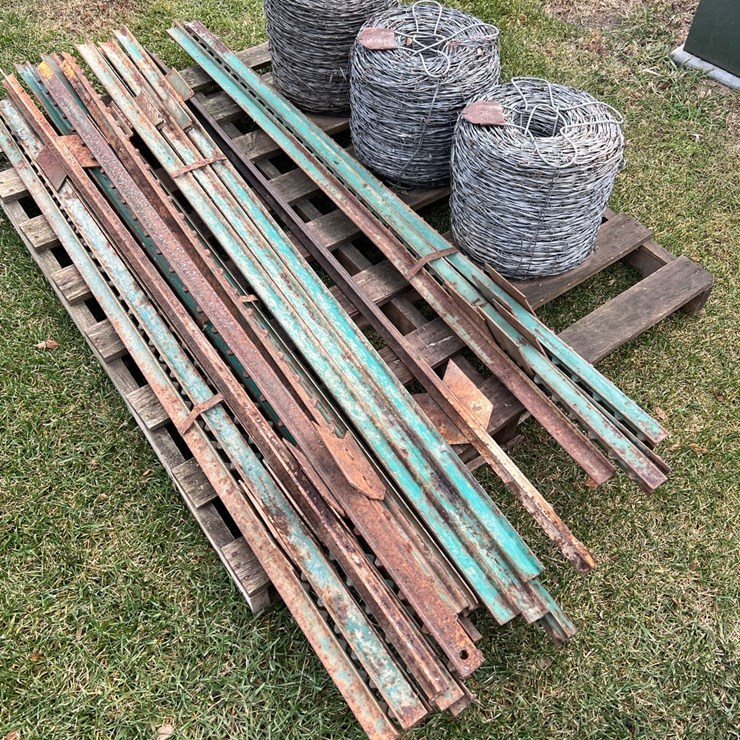 Lot 19. Posts and wire, All either new or like new