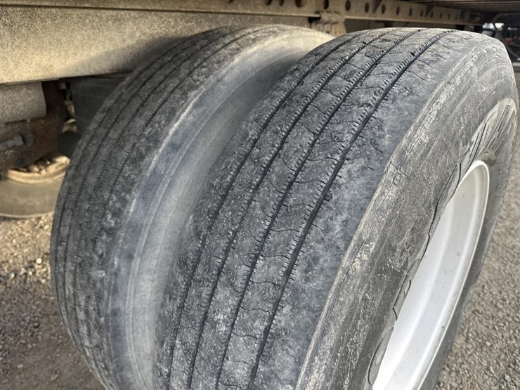 2016-utility-53'-image-24