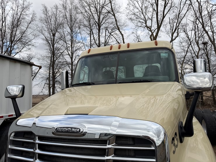 #40952-•-2016-freightliner-t/a-daycab-truck-tractor-3akjged50gshn2261-image-34