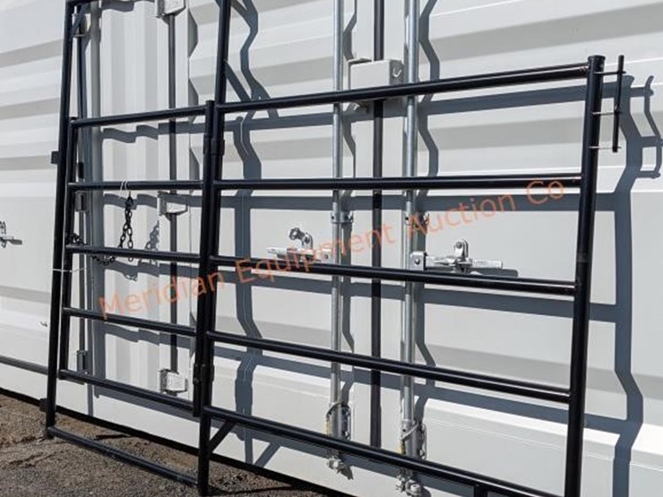 7'-x-9.5'-md-panel-w/-gate-image-9