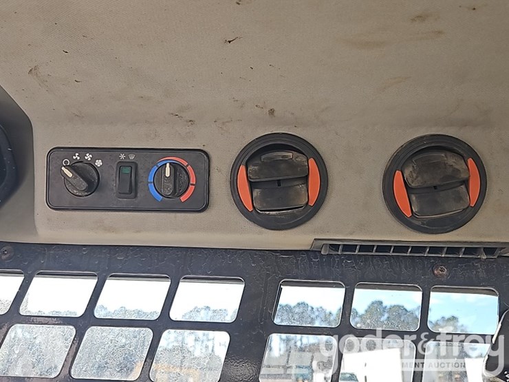 2021-bobcat-t66-image-32