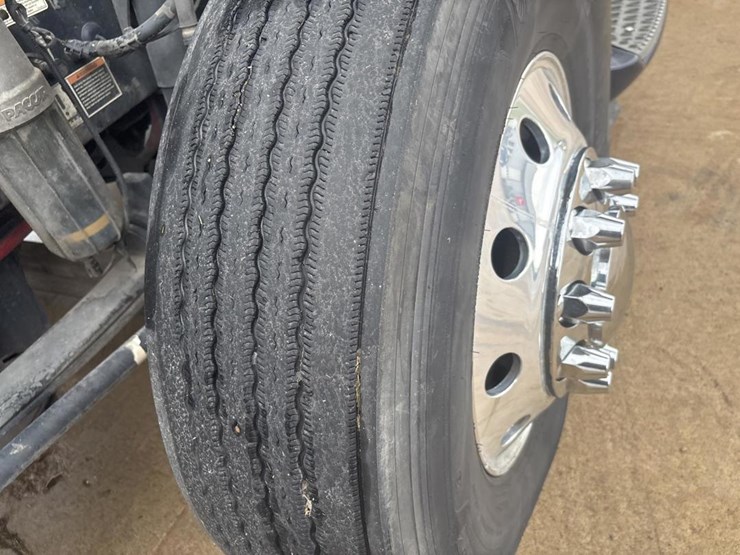 2019-peterbilt-579-image-54