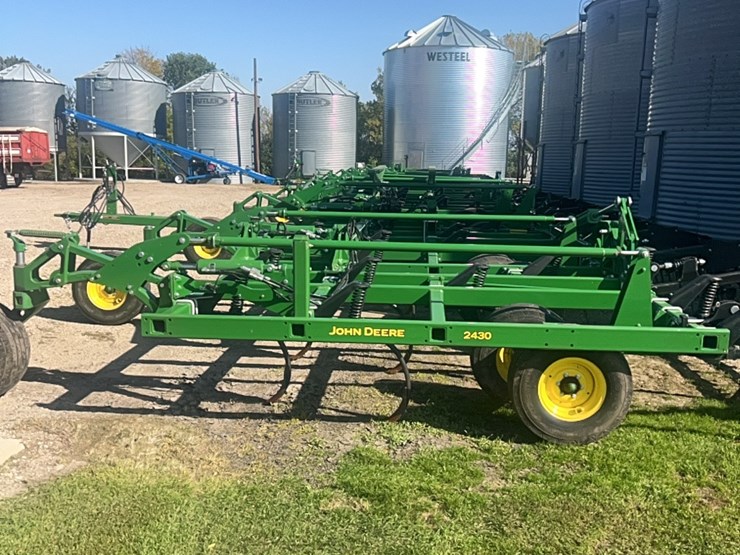 2022-john-deere-52-image-2