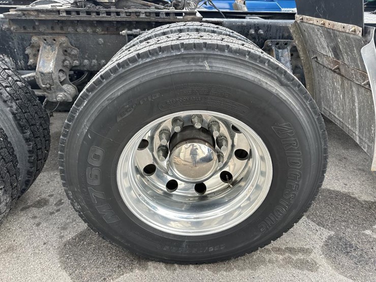 #2231-•-2016-volvo-vnl-sleeper-cab-semi-image-62