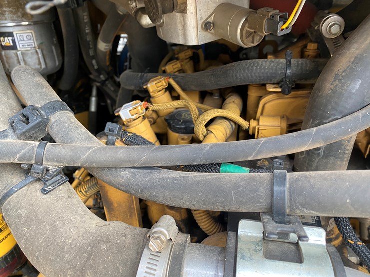 2023-caterpillar-226d3-image-37