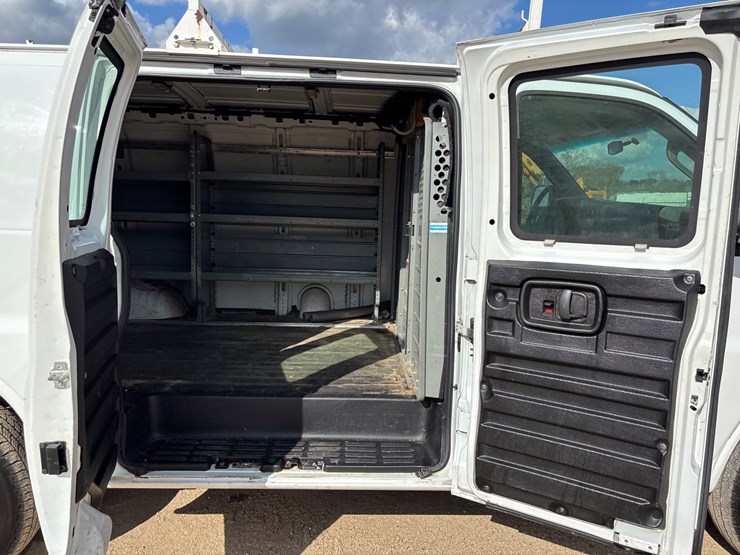 2016-gmc-3500-image-9