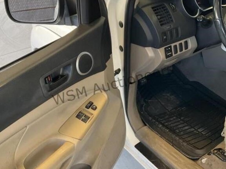 2005-toyota-tacoma-image-23