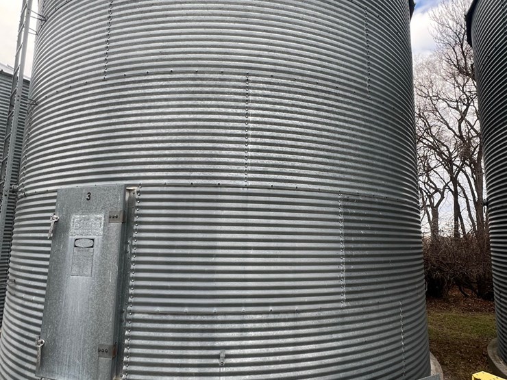 lot-25.-5,000-bu.-grain-bin-to-be-moved,-bin-fan-included,-motor-needs-some-work,-single-phase-(bin-3)-image-4