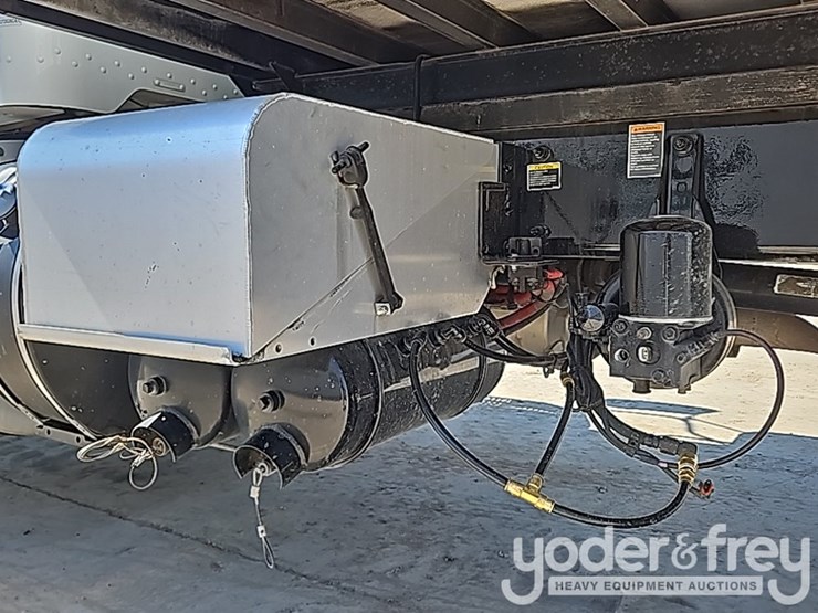 2018-peterbilt-337-image-19