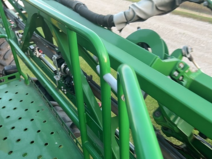 2014-john-deere-r4030-image-39