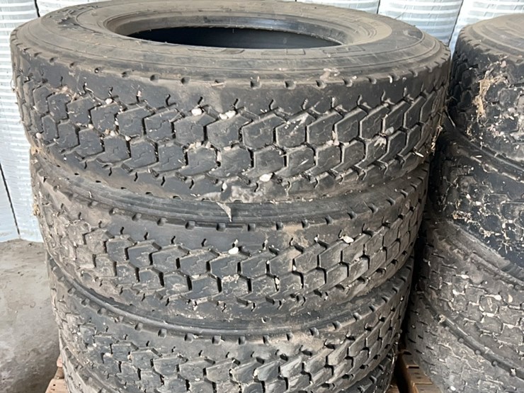 set-of-eight-truck-tires,-size-is-275/80/r-22.5,-all-are-excellent-shape-image-2
