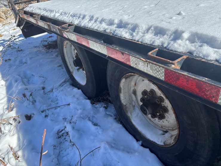 #2272-•-b-&-b-26'-equipment-trailer-image-20