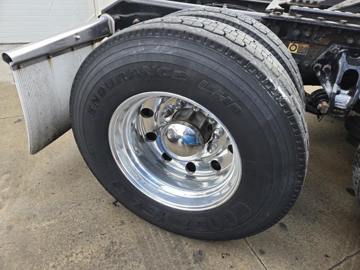 2019-kenworth-t680-image-80