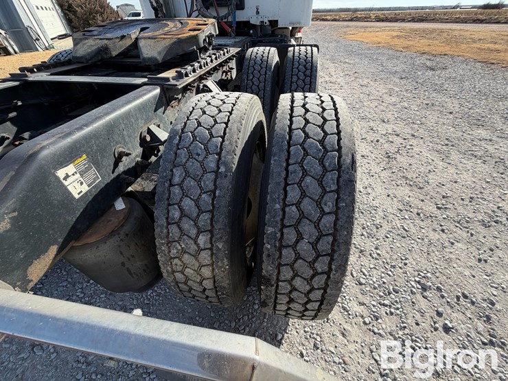 2016-peterbilt-579-image-18