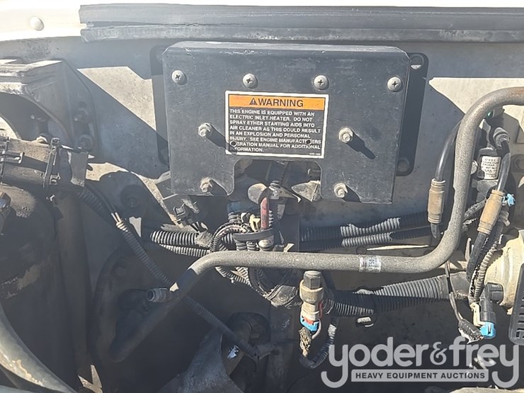 2009-peterbilt-335-image-40