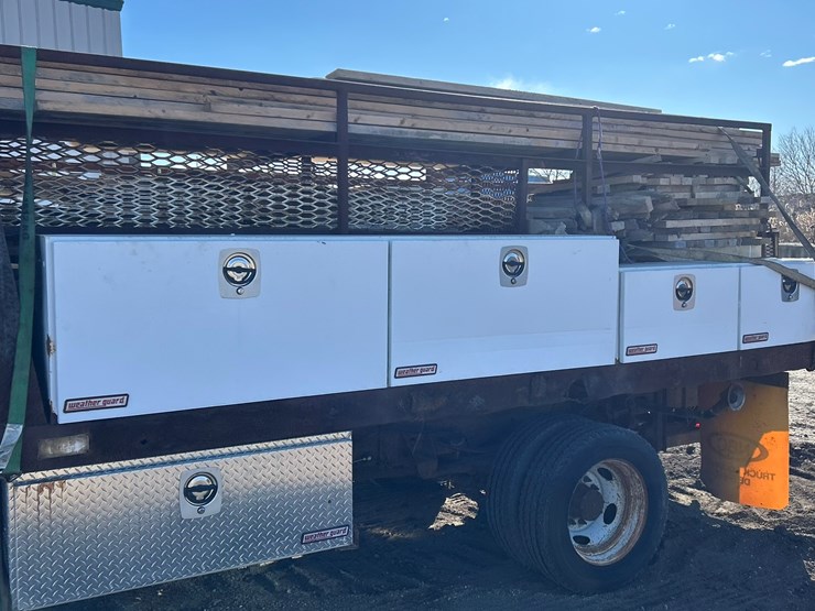 2005-ford-f550-image-16