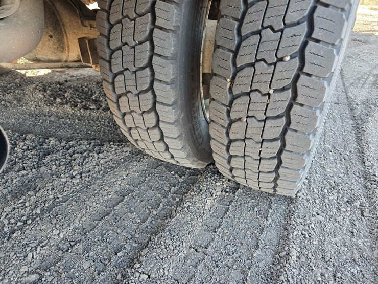 dodge-5500-bucket-truck-image-17