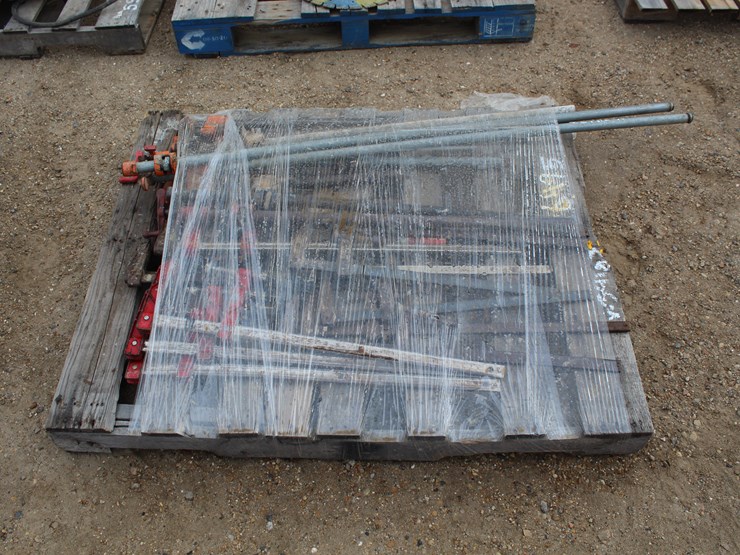 #6495-•-pallet-with-wood-clamps-image-2