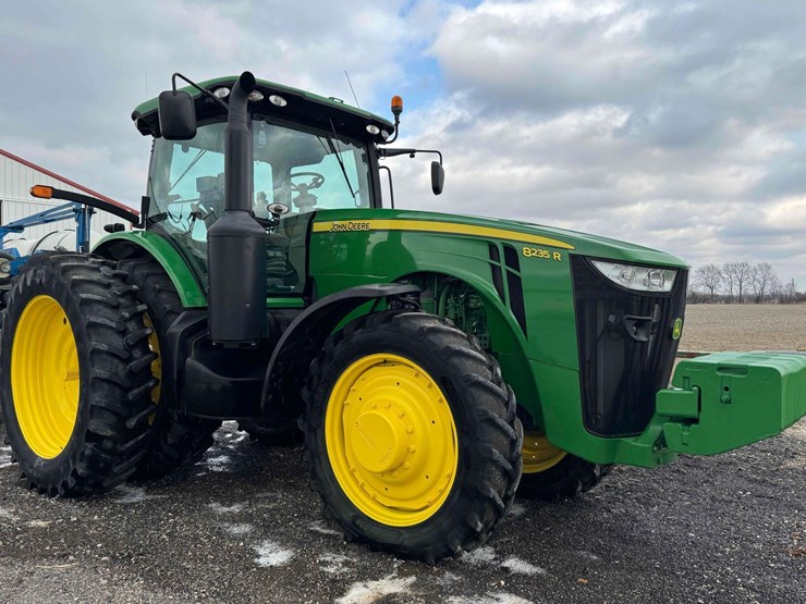 2013-john-deere-8235r-image-26