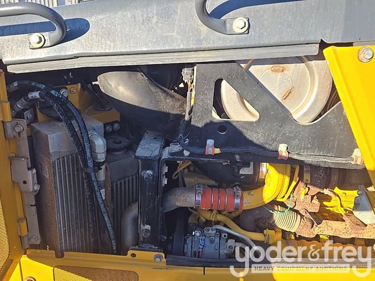 2018-deere-700k-image-51