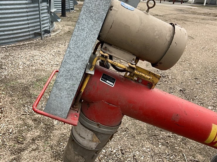 westfield-jump-auger,-has-5-hp-single-phase-220-electric-motor-image-35