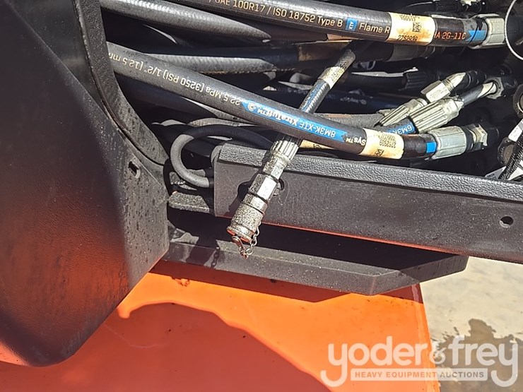 2017-jlg-600aj-image-44