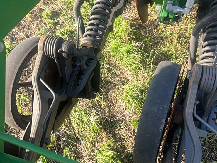 2018-john-deere-1910-image-111