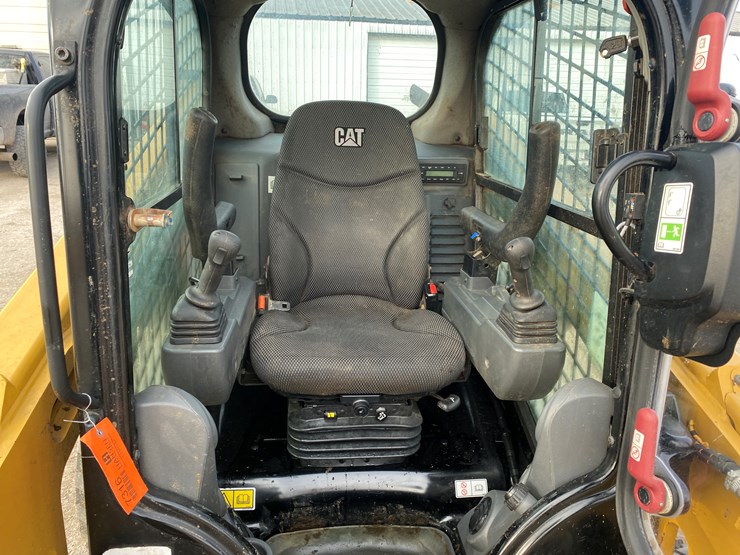 2023-caterpillar-226d3-image-24